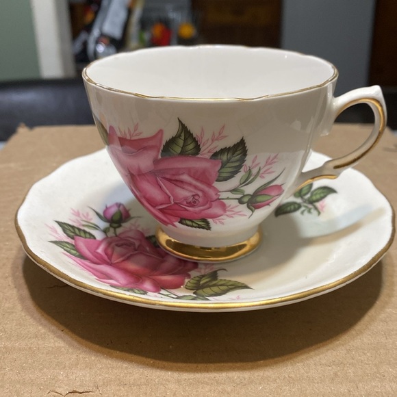 Colcough cup and saucer - Picture 2 of 8